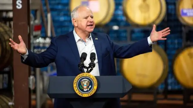 Kamala Harris'in başkan yardımcısı adayı Tim Walz kimdir?