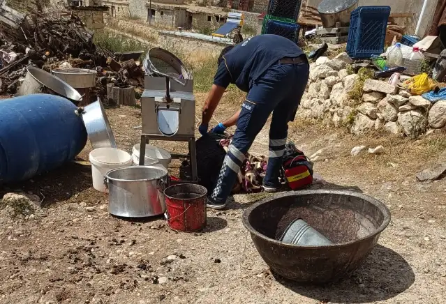 Mersin'de silahla vurulan baba ile oğlu ve gelini öldü
