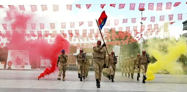 Manisa'nın kurtuluşunun 102. yıldönümü kutlamasına Mehmetçikler damga vurdu