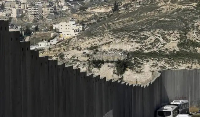 Filistin'e "ayrım duvarı": İsrail, Filistinlilere ait topraklarda hafriyat çalışmalarına başladı