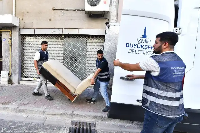 İzmir Büyükşehir ikinci el eşya bağışında köprü oluyor