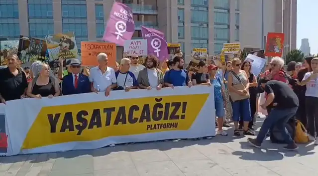 Hayvan hakları savunucuları Çağlayan Adliyesi önünden seslendi: AKP, yasanı al başına çal