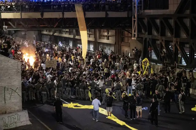 İsrail'de, Gazze'de ateşkes anlaşması imzalamayan Netanyahu hükümeti protesto edildi