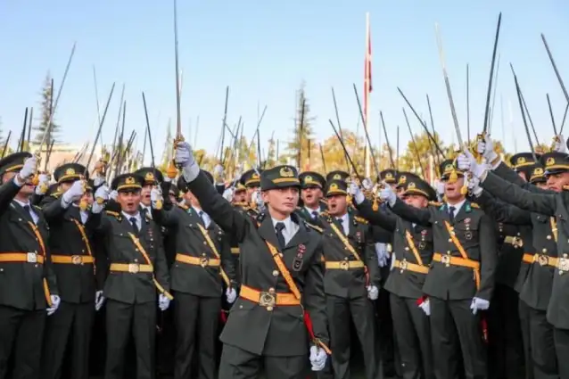 “Mustafa Kemal’in askerleriyiz” sloganı atan teğmenlerin ifadesinin alındığı iddia edildi
