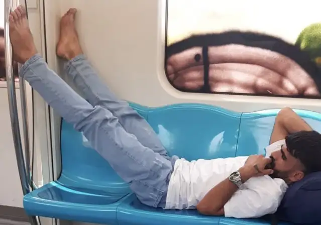 Marmaray’da ayağını uzattığı için sosyal medyada linç edilen işçi konuştu