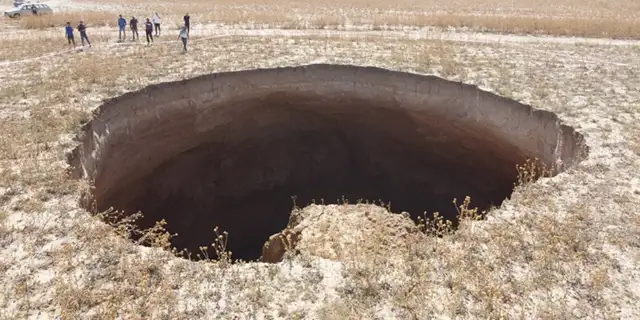 Konya'da 100 metre çapında yeni obruk oluştu