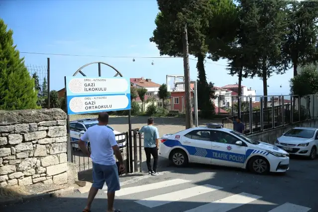 Öğretmen, öğrenciyi ezdi