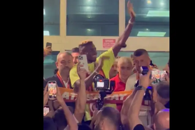Victor Osimhen, Galatasaray tarihindeki 206. yabancı futbolcu oldu