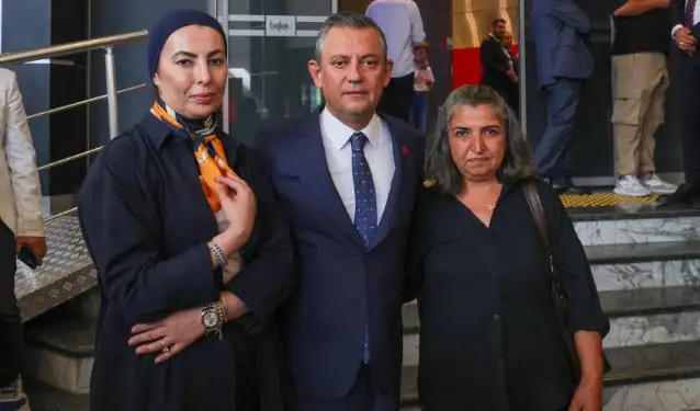 CHP lideri Özel, farklı kesimlerden mağdur ailelerle buluştu