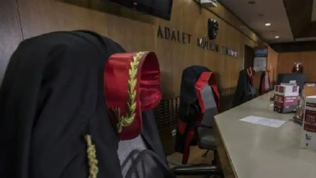 Mersin'de savcının dosyasından delilleri çaldılar, tahliye oldular