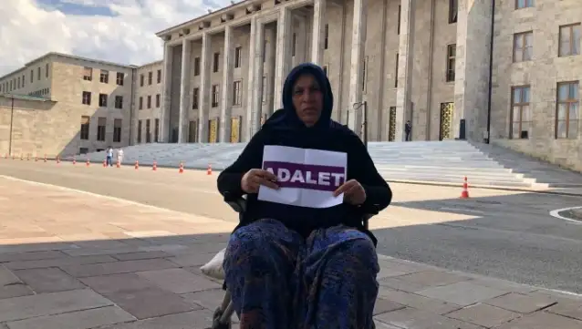 Emine Şenyaşar’ın Meclis’te başlattığı Adalet Nöbeti 14’üncü gününde devam etti