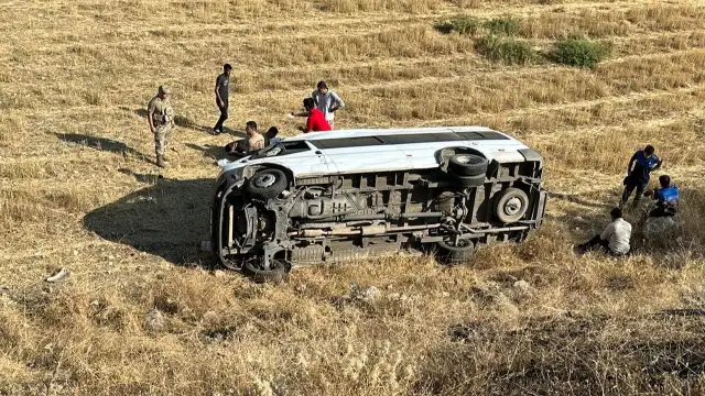 Şırnak'ta işçi servisi devrildi: 6 yaralı