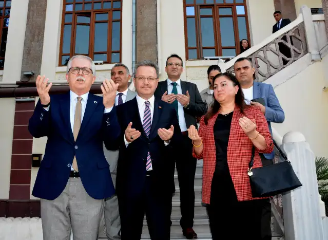 Manisa Valisi Enver Ünlü, dualarla uğurlandı