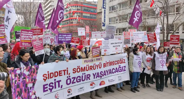 Kadın eylemlerini destekleyen öğrenci yurtta darp edildi