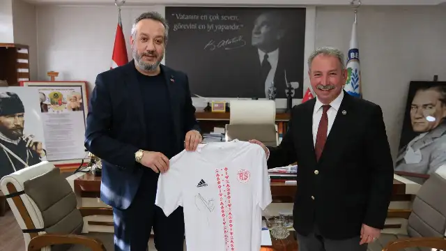 Antalyaspor Başkanı Boztepe'den Salihli Belediye Başkanı Nurlu'ya ‘Alex de Souza’ formalı ziyaret