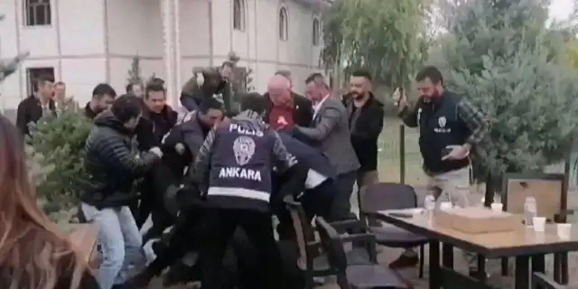 Özgür Özel, Sinan Ateş ailesine yapılan saldırıda Bahçeli ile MHP'yi gösterdi