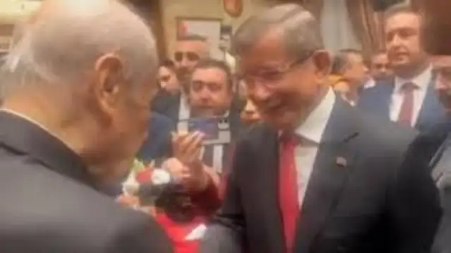 Bahçeli'den Davutoğlu'na övgü dolu sözler: "Türkiye’nin zat-ı-alinizin bu dönemde çok önemli birikiminize ihtiyacı var"