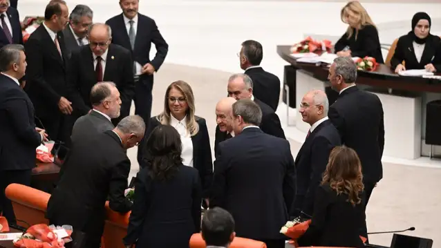 Bahçeli'den DEM Parti ile tokalaşma açıklaması: Barışı sağlamak lazım