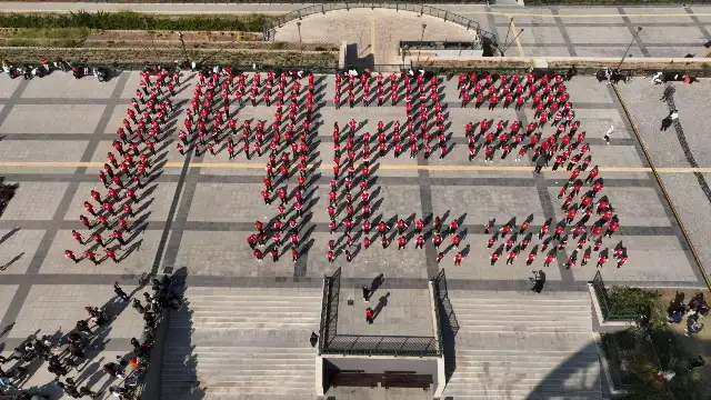 Balıkesir’de Cumhuriyet coşkusu: 500 kişilik zeybek gösterisi