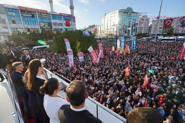 CHP kayyıma karşı Esenyurt meydanında