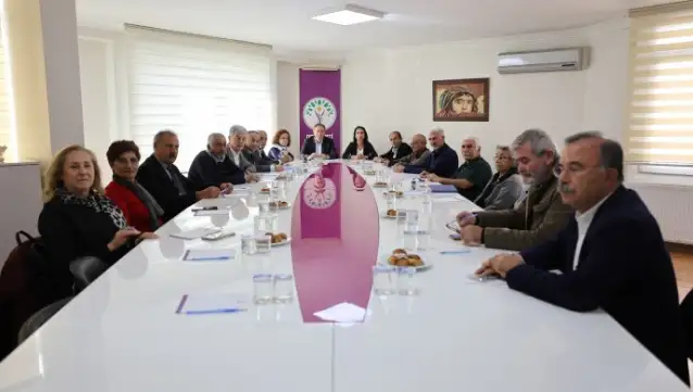 Emekli sendikaları temsilcileri, DEM Parti Eş Genel Başkanlarını ziyaret etti