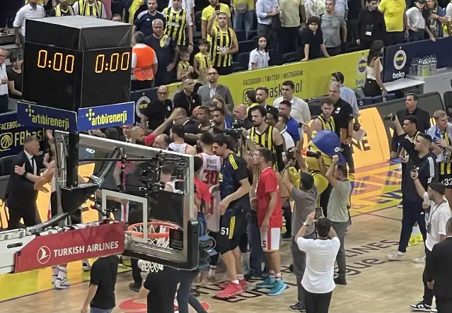 Kadıköy’de Fenerbahçe Beko-Olympiakos maçı sonrası gerginlik