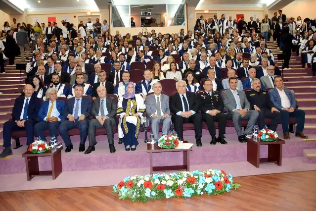 Manisa'da CBÜ Akademik yıl açılışında bu kez doğru zamanlama