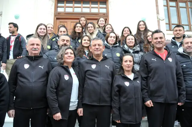 CHP lideri Özel’den sığınmacı açıklamasına sert çıkış: Tayyip Erdoğan’a bunun için mi oy verdiler?