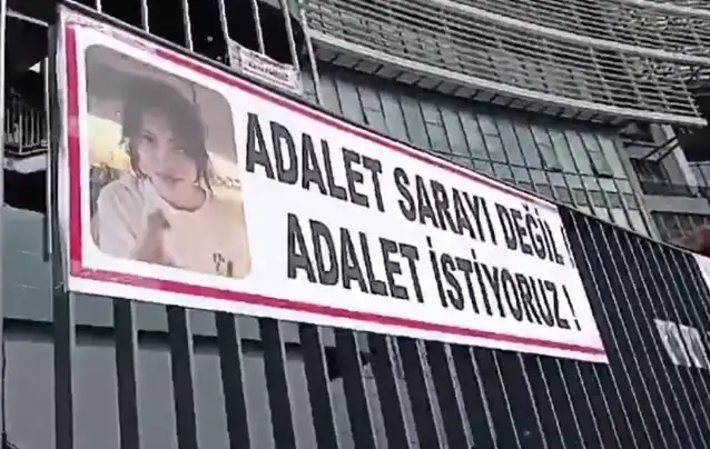 Ayşenur Halil'in öldürülmesi öğrencisi olduğu İstanbul Medipol Üniversitesi'nde protesto edildi