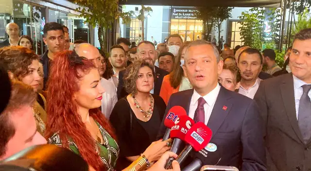 CHP Genel Başkanı Özel Manisa’da: Tiyatro bizim özlediğimiz hayat