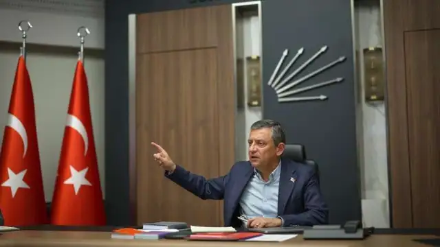 Özgür Özel’in masasındaki anket kamuoyuyla paylaşıldı