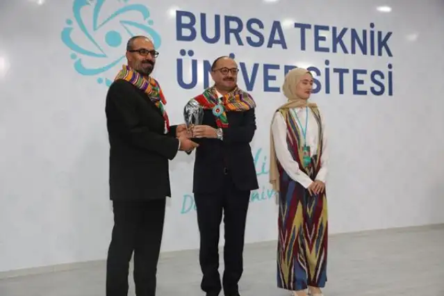 Gümüşhane Üniversitesi Öğretim Üyesi Prof. Dr. Necati Çelik'e ödül