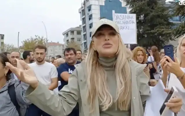 Gebze'de hayvan katliamı protesto edildi: Eyleme katılan Seren Serengil Belediye Başkanı Büyükgöz'ü istifaya davet etti