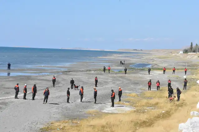 Van'da kaybolan üniversite öğrencisini arama çalışmaları yedinci gününde