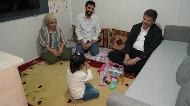 Başkan Tutdere küçük kızın ziyaret isteğini yerine getirdi: Geleceğim demiştim, geldim