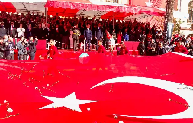 Cumhuriyet’in 101.yılı Manisa’da coşku seli ile kutlandı
