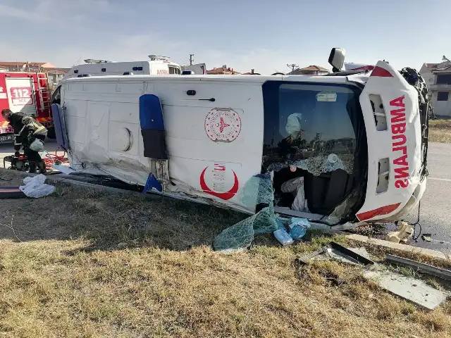 Edirne'de ambulansla otomobilin çarpıştığı kazada 7 kişi yaralandı