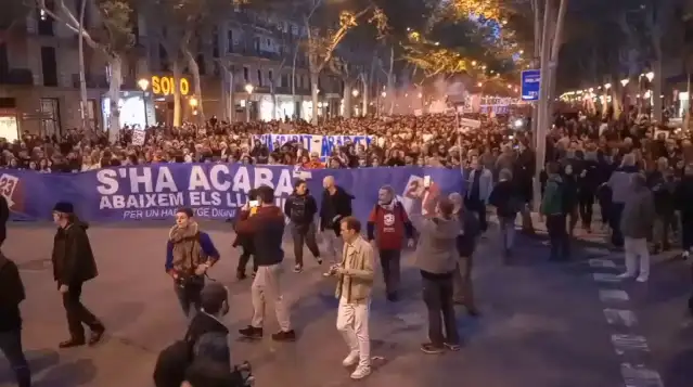 Barselona'da binlerce kişi yüksek ev kiralarını protesto etti