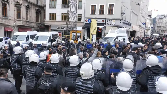 Basın emekçileri Tünel'de açıklama yaptı: Gazetecilik suç değildir
