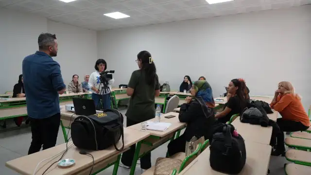 Adıyaman Belediyesi’nin ‘04.17 Belgesel Film Atölyesi’nde kamera eğitimleri başladı