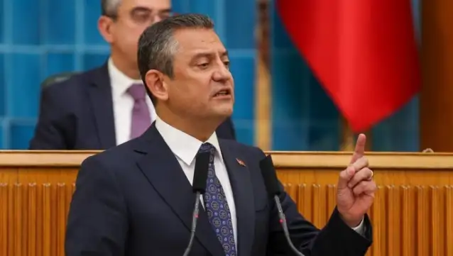 Özgür Özel haftalık grup toplantısında konuştu: Savcı 200 tanıklı davaya 4 günde iddianame yazmış