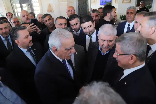 Gelecek Partisi Genel Başkanı Ahmet Davutoğlu'ndan Ahmet Türk'e ziyaret
