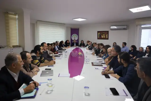 DEM Parti MYK toplandı: Kürt sorunu küresel bir boyut kazanmıştır, DEM Parti üzerine düşeni yapmaya hazır