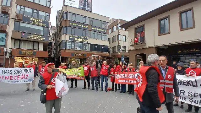 Emekliler açlık sınırında: DİSK'ten örgütlenme çağrısı