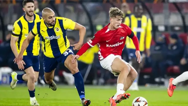 Fenerbahçe,  UEFA Avrupa Ligi'nde Hollanda ekibi AZ Alkmaar'a 3-1 yenildi