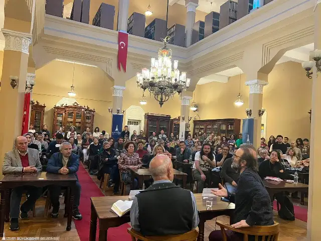 Edebiyat Söyleşileri’nin konuğu Gündüz Vassaf oldu