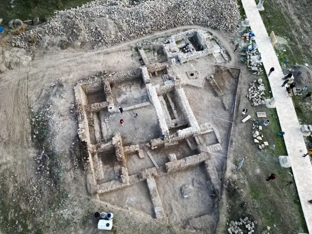 Hadrianopolis Antik Kenti'nde yaklaşık 1600 yıllık Hazreti Süleyman betimli kolye ucu bulundu