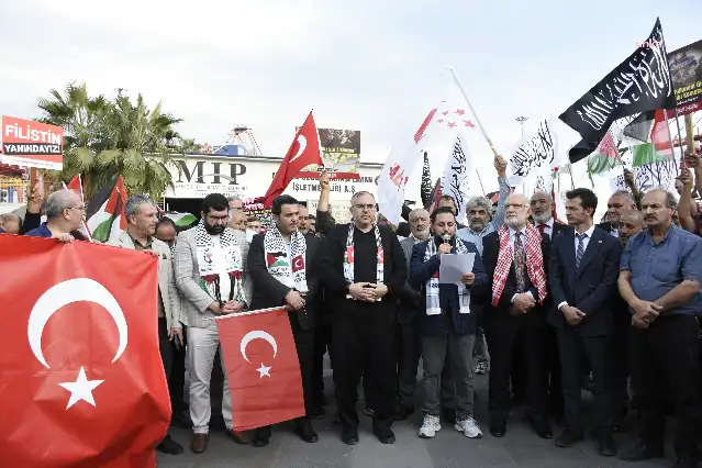 Mersin Limanı önünden AK Parti iktidarına çağrı: "Gazze’ye insani yardımı TSK götürsün"