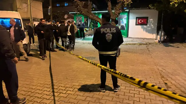 İzmir Seferihisar'da polise silahlı saldırı: 2'si ağır 3 polis yaralandı
