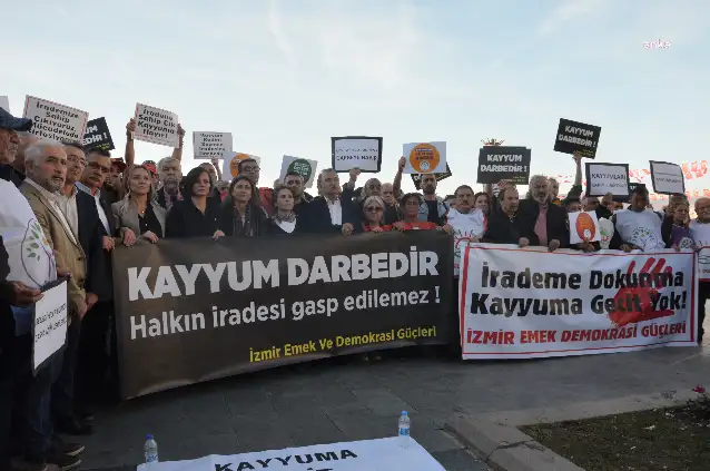 İzmir'de kayyım protestosu: "Bu karanlık, demokrasiyi savunan güçlerin ördüğü duvara çarparak yok olacaktır"